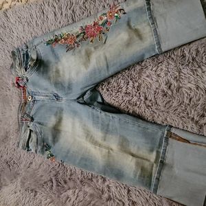 Beaded Floral Capri BANA DI✨️SALE